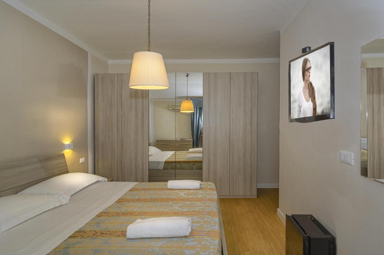 Hotel La Pace ヴィアレッジョ エクステリア 写真